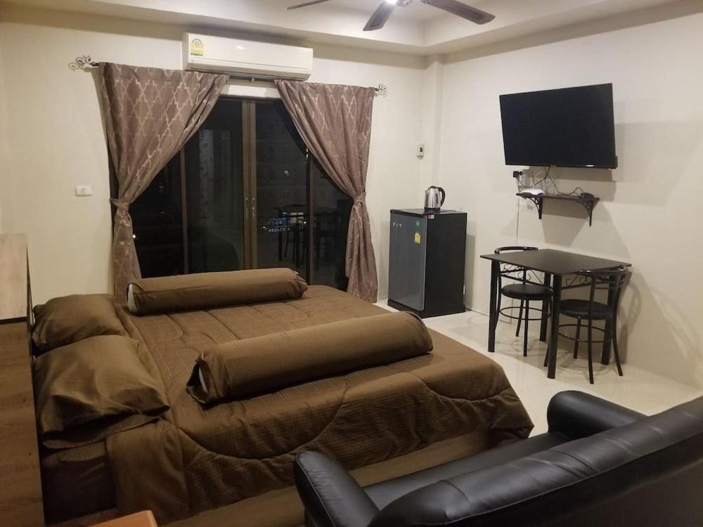 The Main Event Pattaya Bed & Breakfast Exterior photo